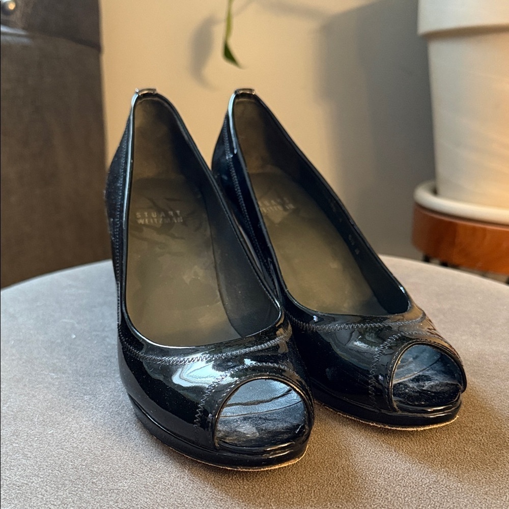 Stuart Weitzman Glossy Black Patent Leather Womens 6.5 Peep-Toe Heels